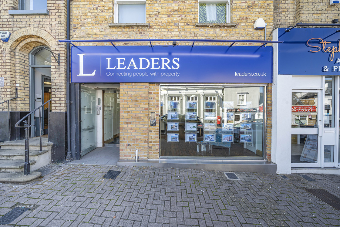 Leaders Romans Group Shop